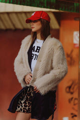 Casaco Cropped bege em pelo fino