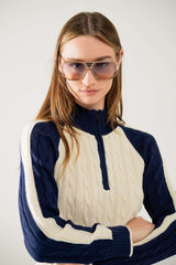 pull court blanc et bleu marine avec fermeture éclair au niveau du cou