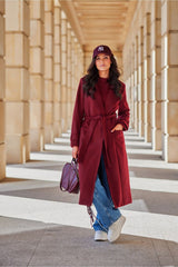 Casaco clássico de lã com atilhos na cintura e bolsos