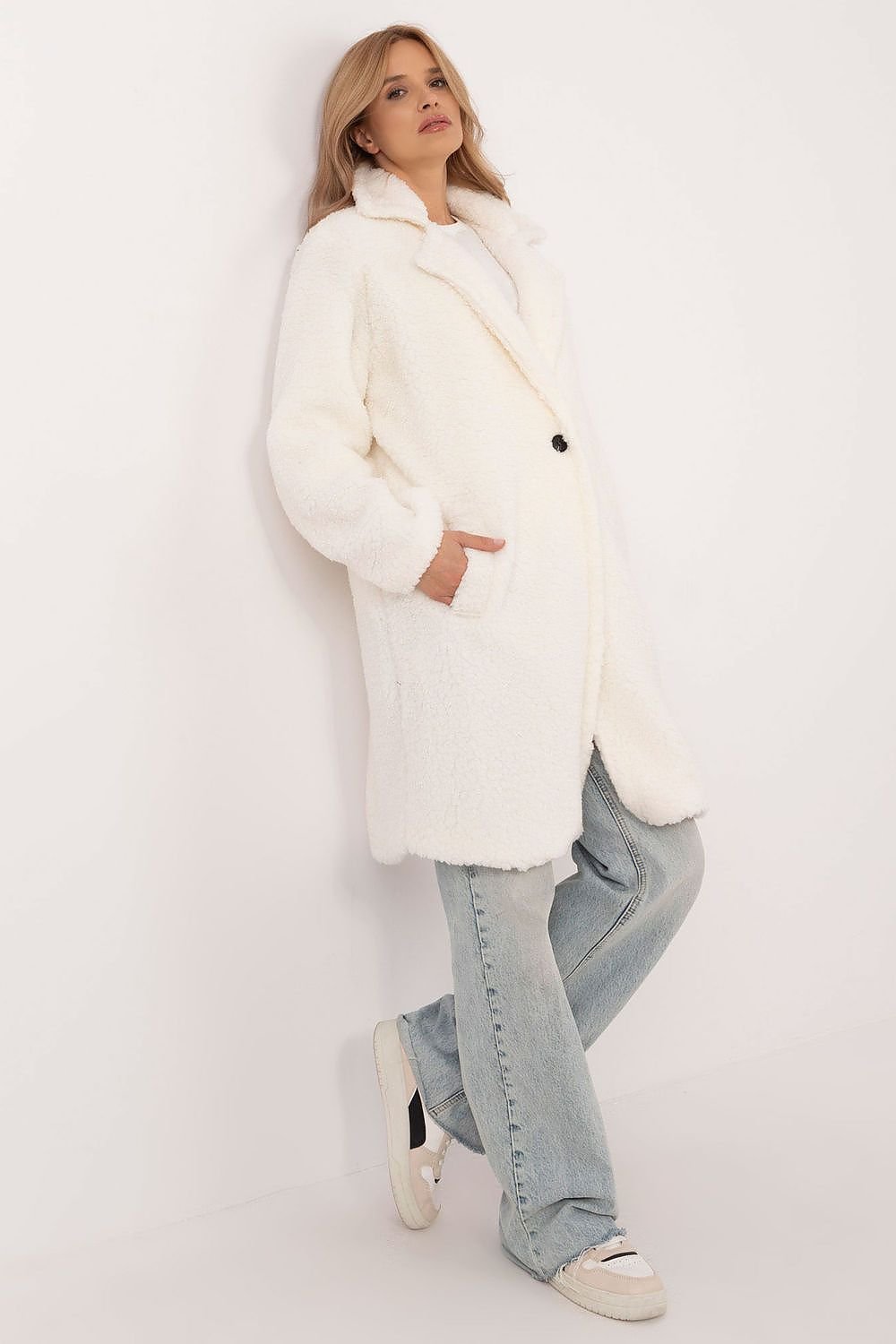 Elegant Women's Winter Coat - Coats