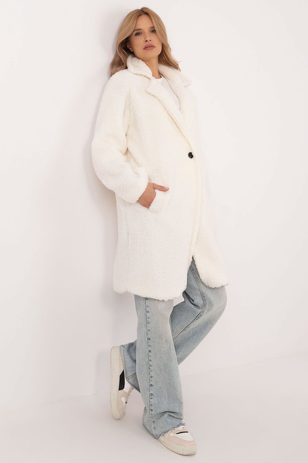 Elegant Women's Winter Coat - Coats