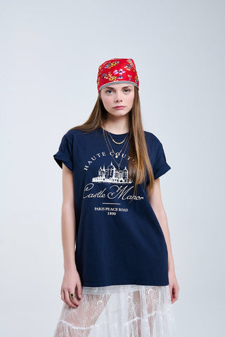 T-shirt azul escura com design da Castle Manor