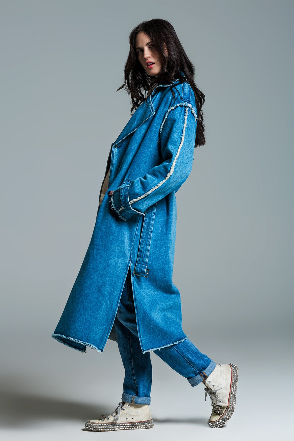 Demin trench coat with belt and raw edges in mid wash - Coats