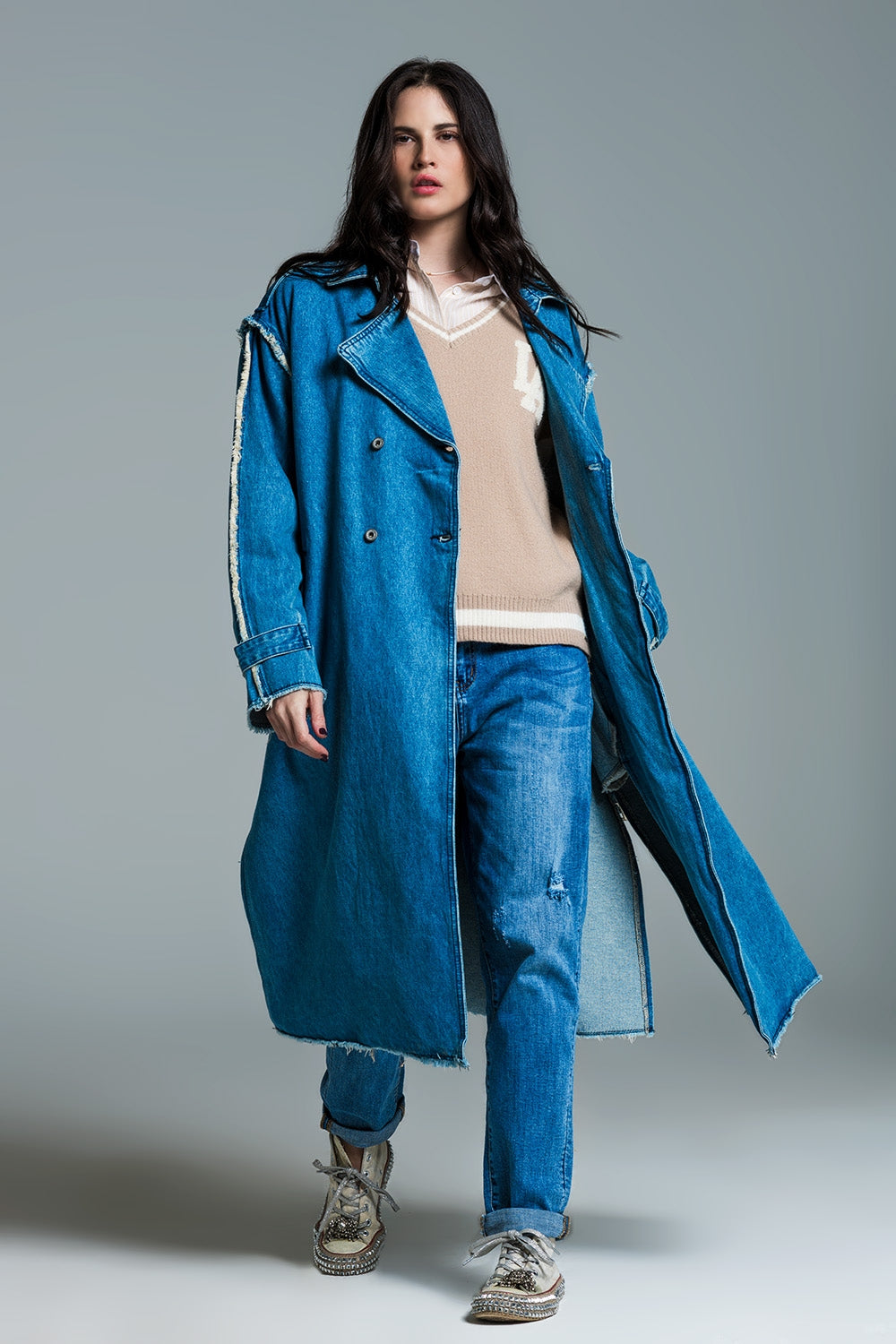 Demin trench coat with belt and raw edges in mid wash - Coats