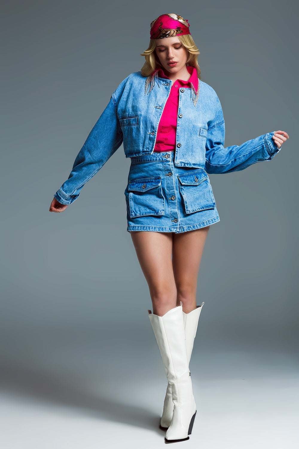 Denim cargo mini short with front buttoning in light wash - Shorts