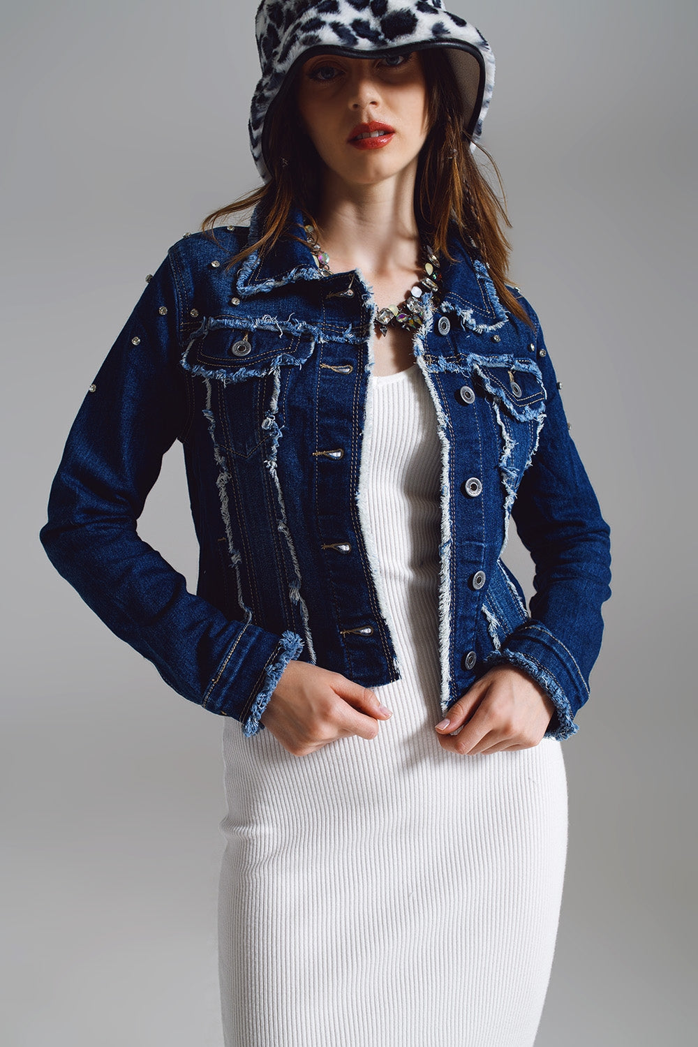 Denim jacket with frayed and embroidered details in Midwash - Jackets