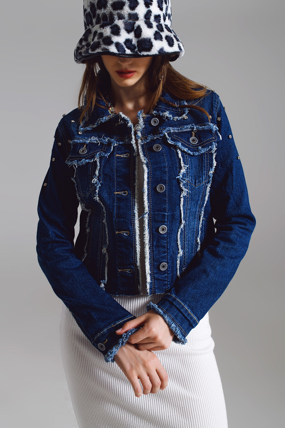 Denim jacket with frayed and embroidered details in Midwash - Jackets