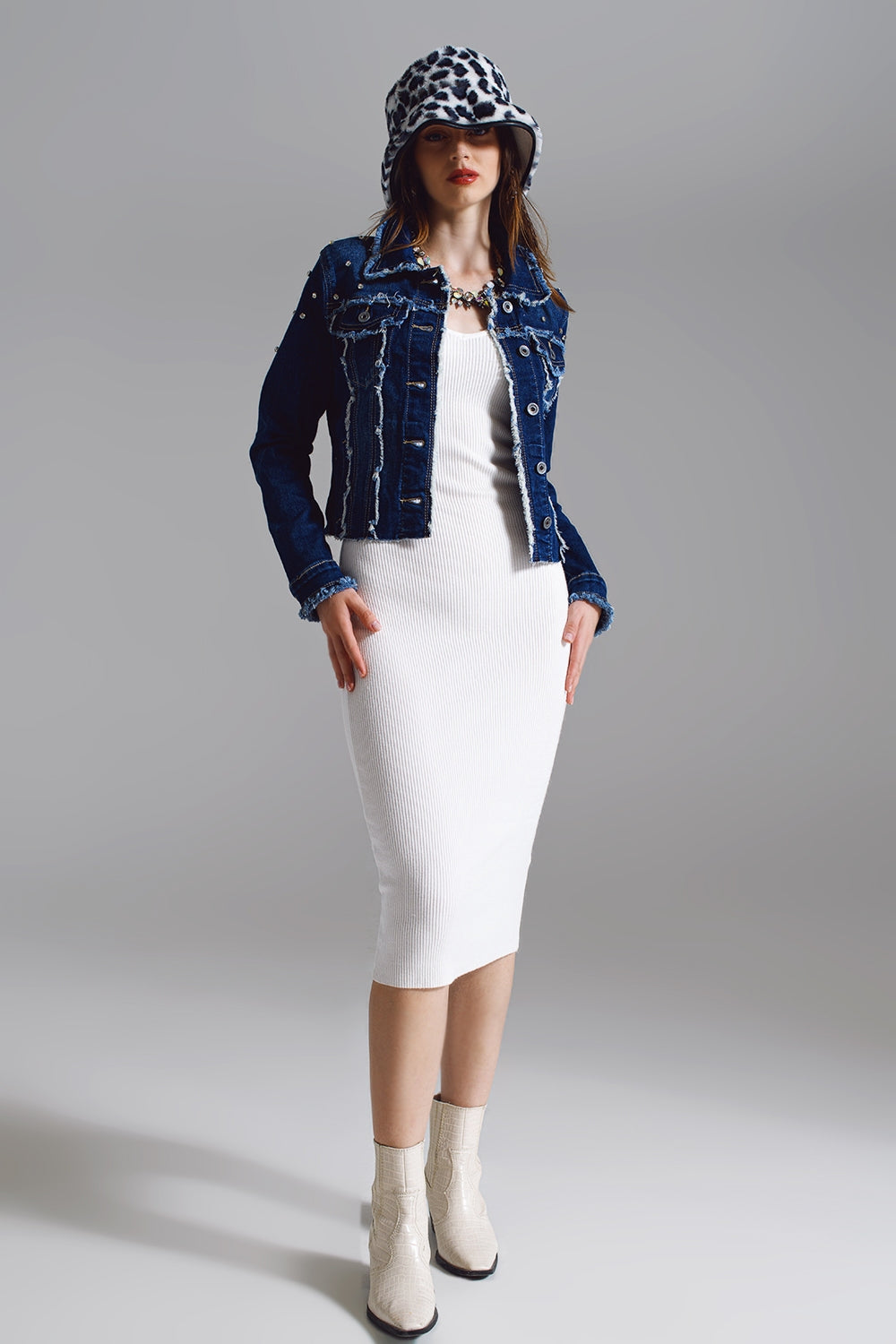 Denim jacket with frayed and embroidered details in Midwash - Jackets