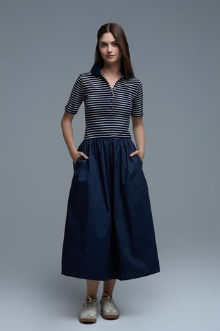 Vestido com blusa às riscas polo e saia midi popeline azul marinho