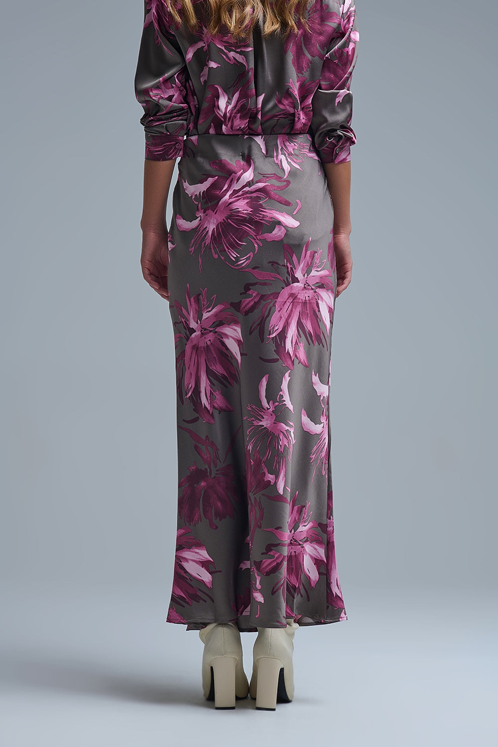 Elegant Floral Midi Skirt made in satin grey - Skirts