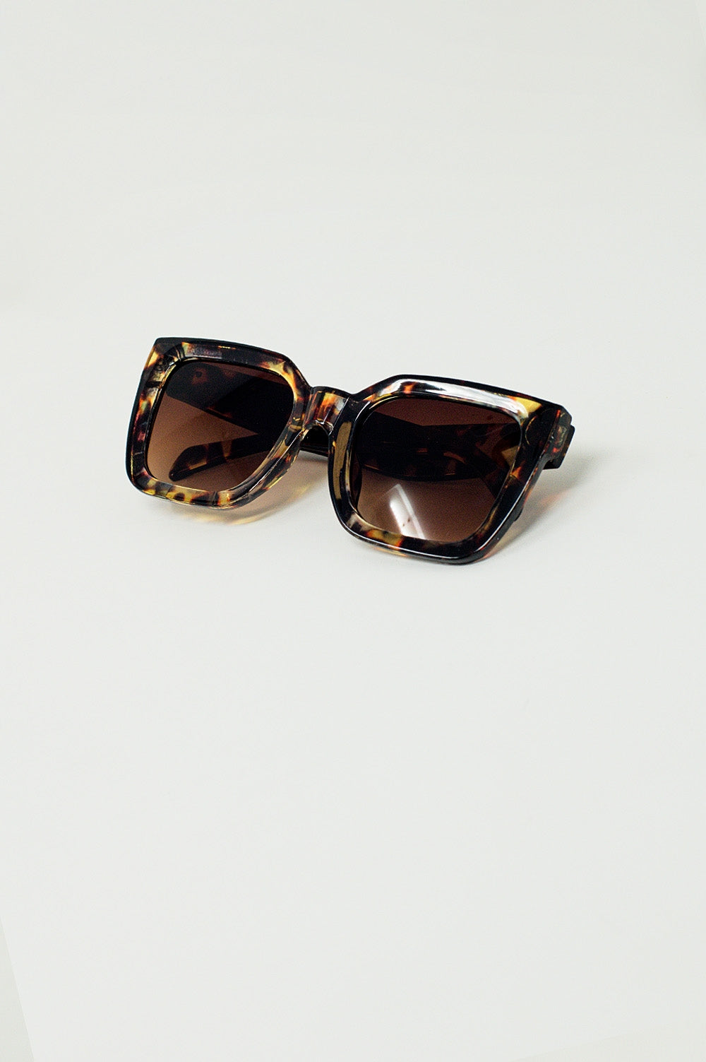 Elongated Squared Sunglasses With Dark Lenses in Tortoise Shell - Sunglasses