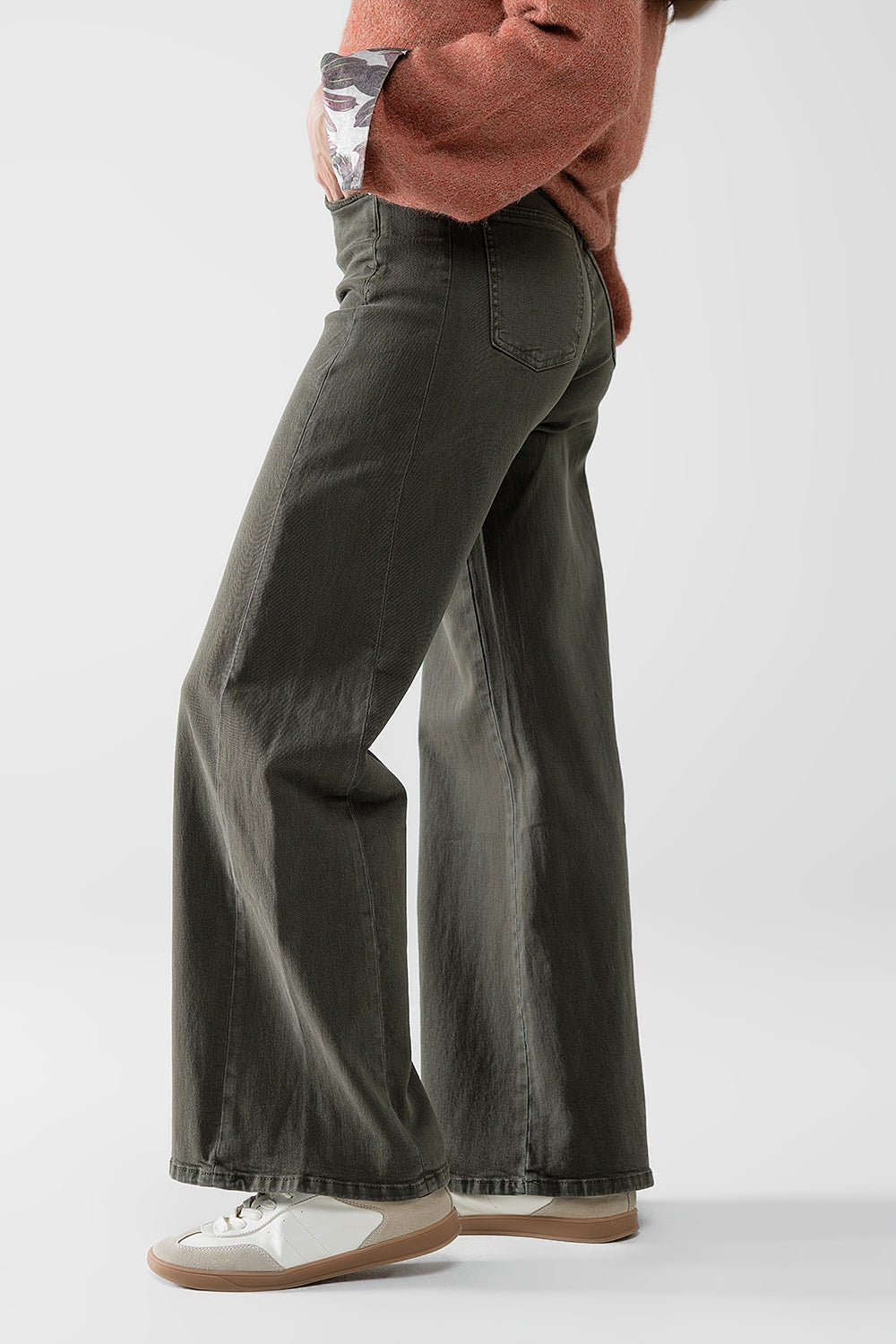 Extra wide leg Pants in olive green color - Trousers