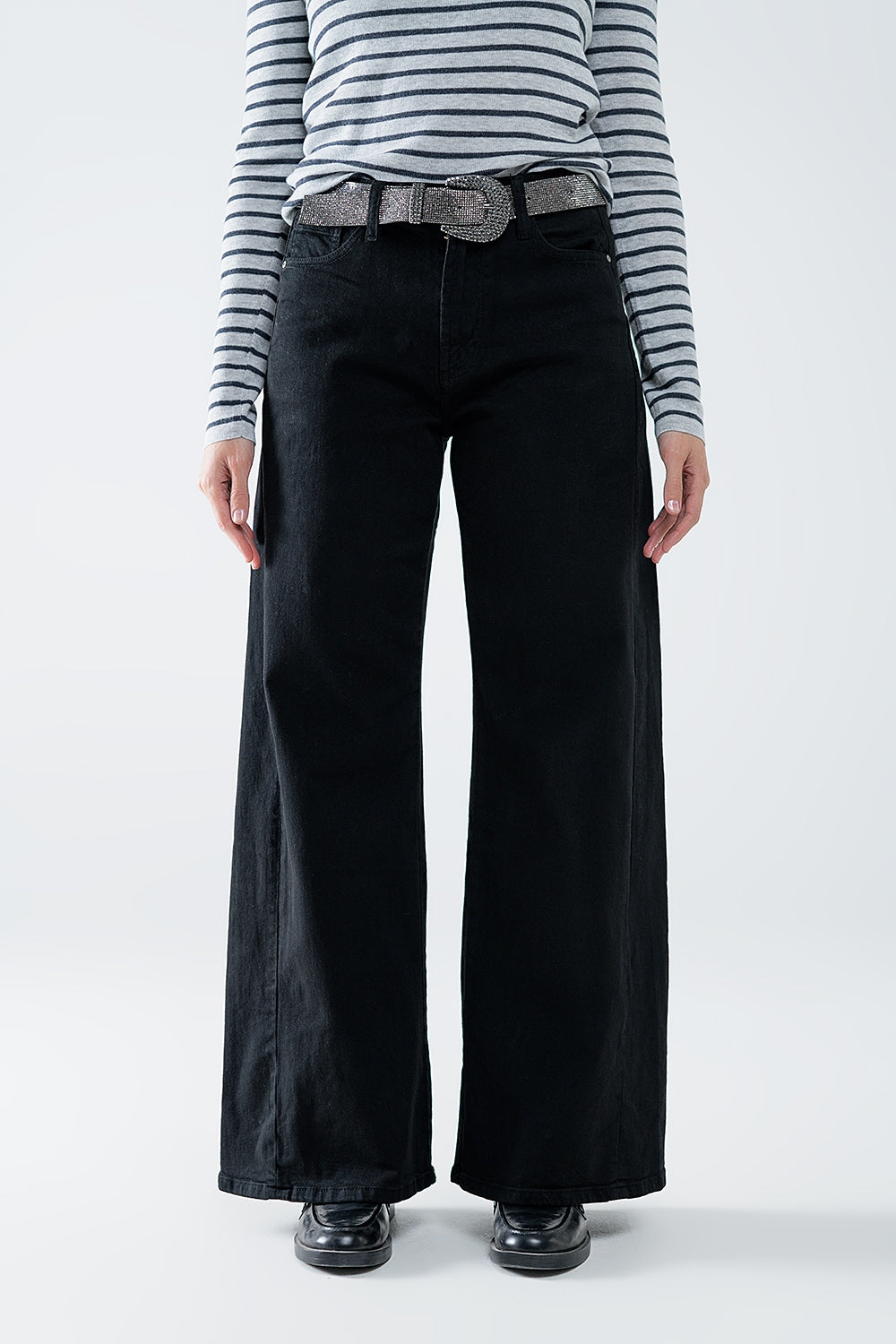 Extra wide leg trousers in black - Trousers