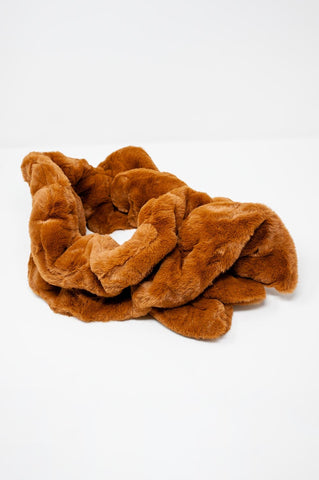 Col en fausse fourrure camel