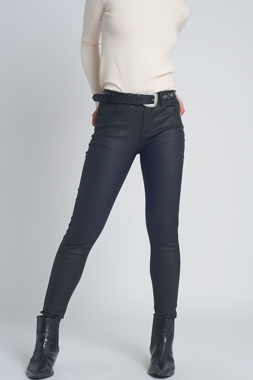 Faux leather skinny trousers in black colour - Trousers