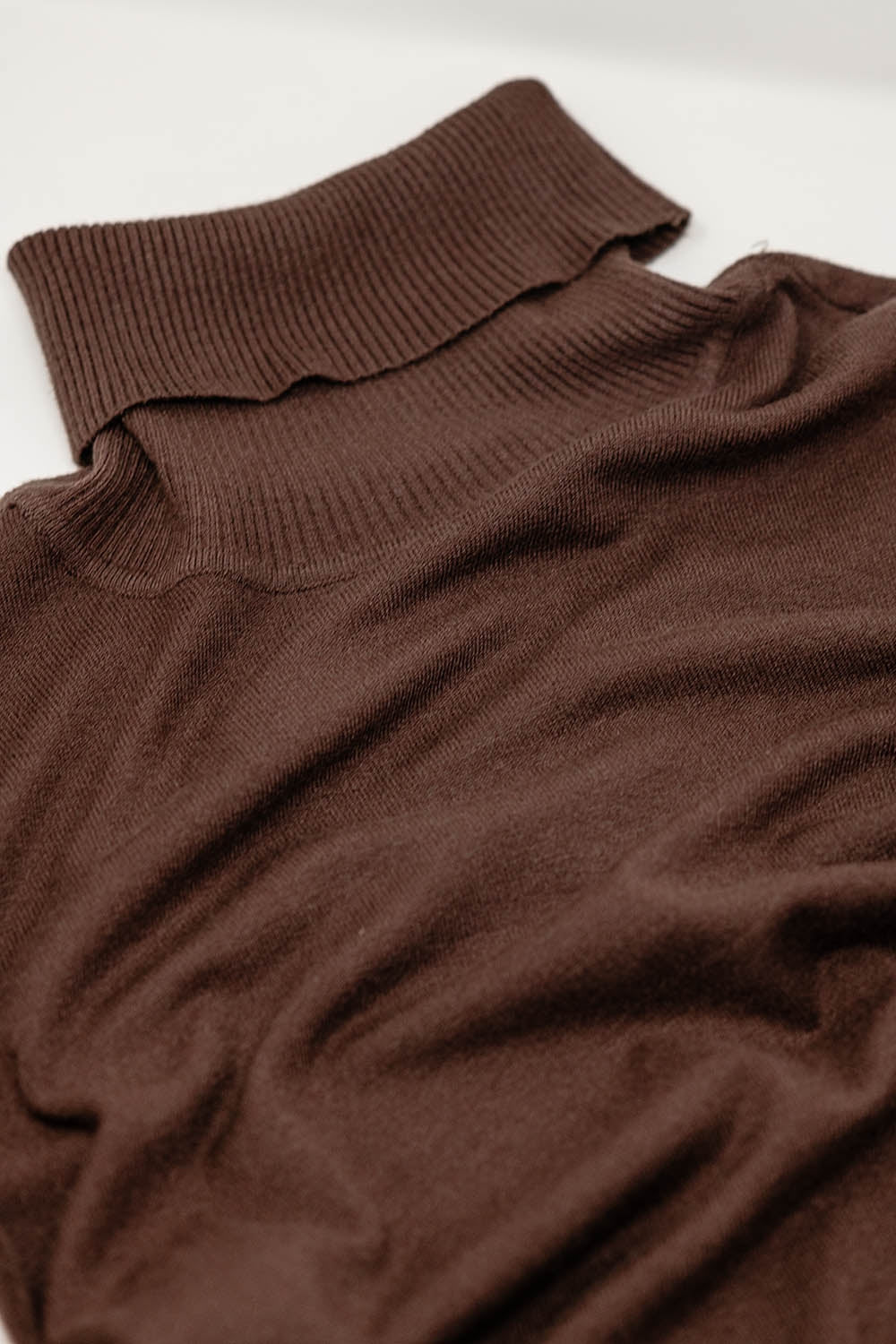 Fine knit high neck jumper in brown - Jumpers
