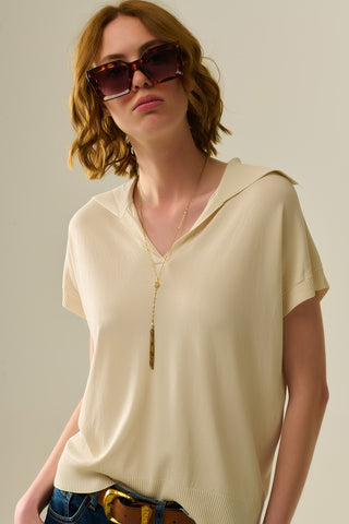 fine knit polo shirt in beige with short sleeves