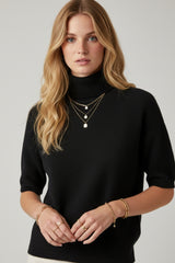 Pull en maille fine noire, à col montant et manches trois-quarts