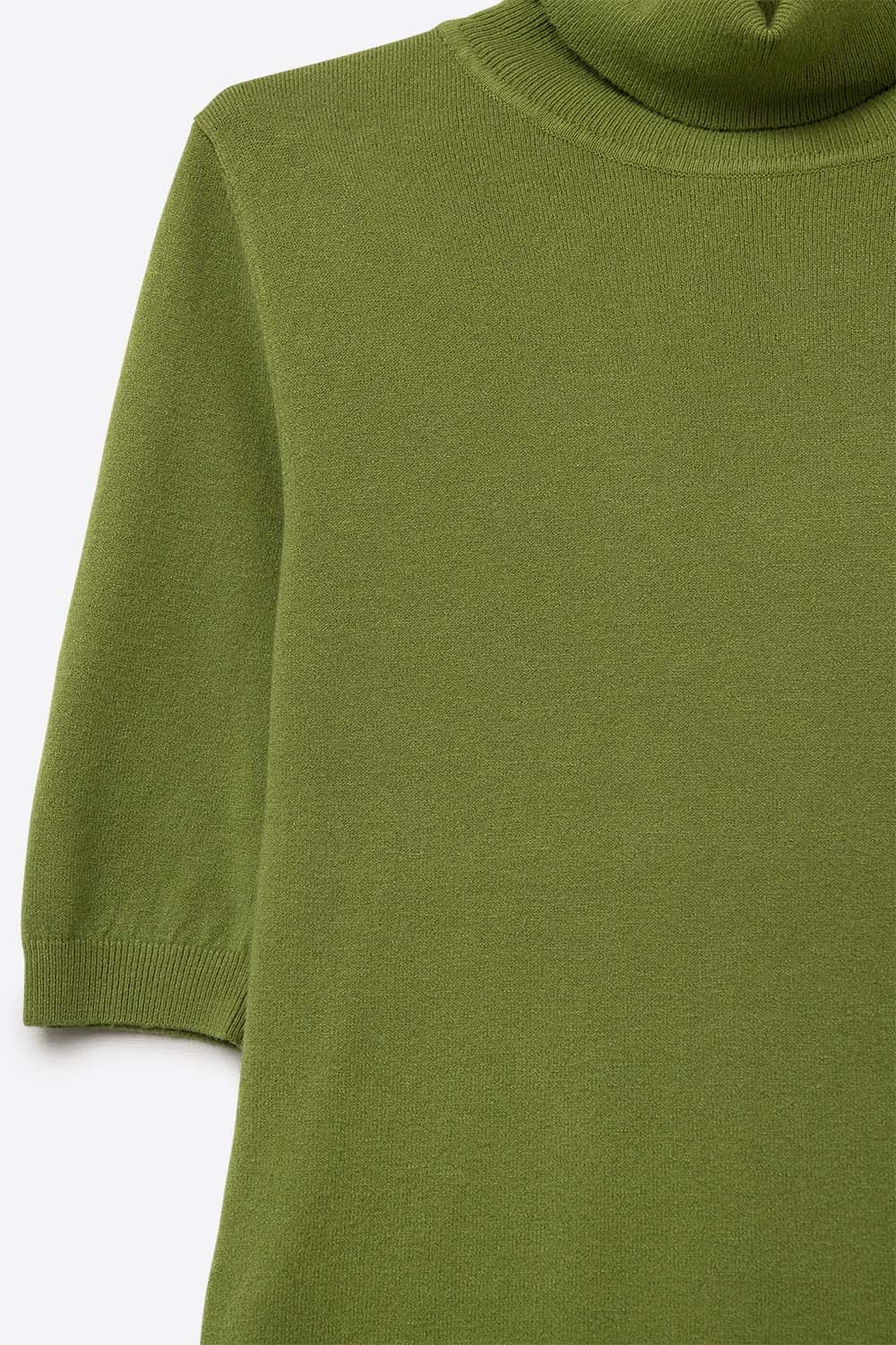 Fine knit sweater in olive green with a high neck and elbow-length sleeves -