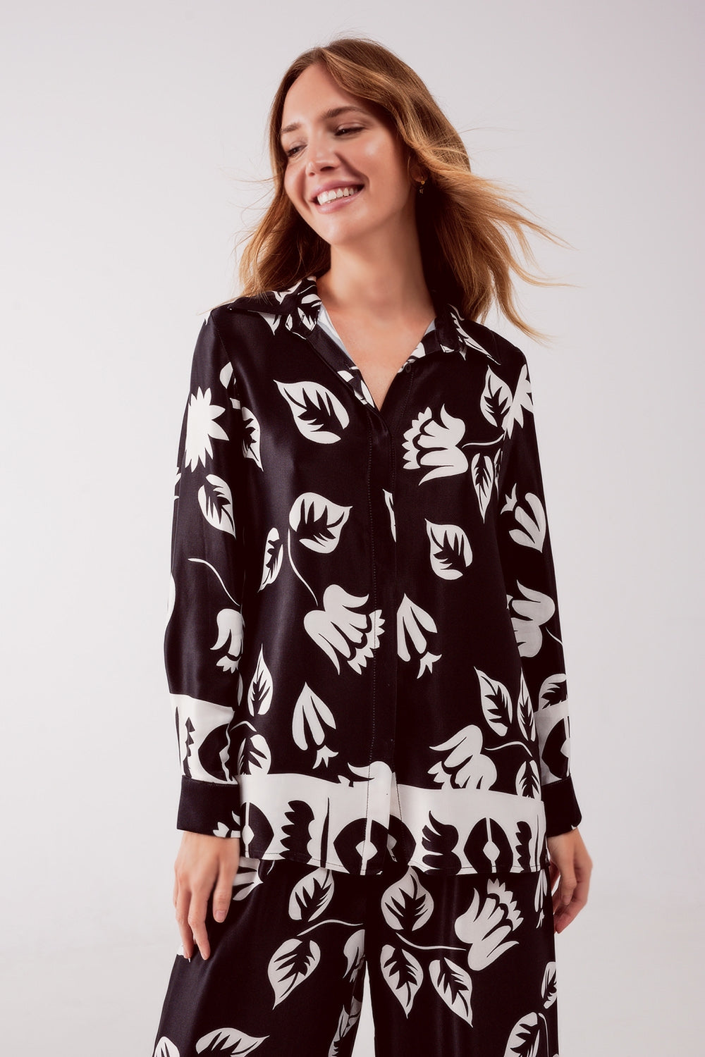 Floral print shirt in black - Shirts
