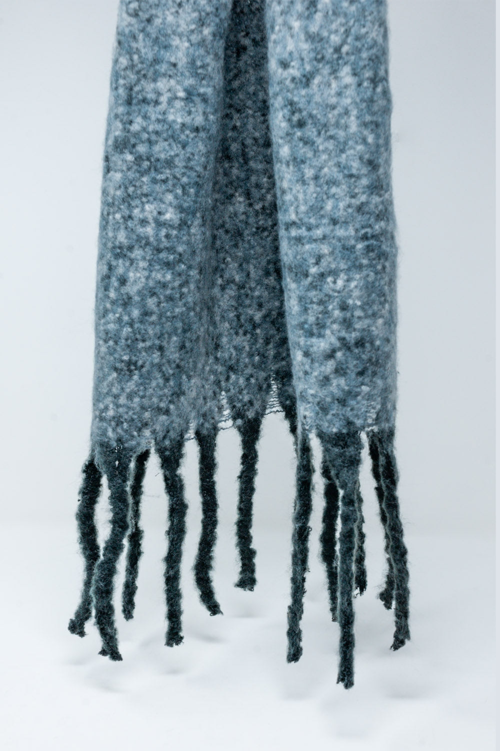 Fluffy tassel scarf in black - Scarves