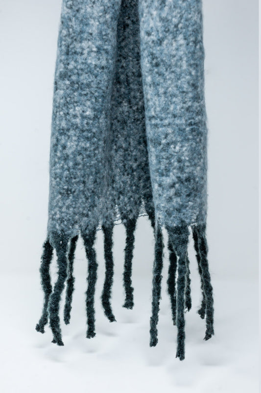 Fluffy tassel scarf in black - Scarves