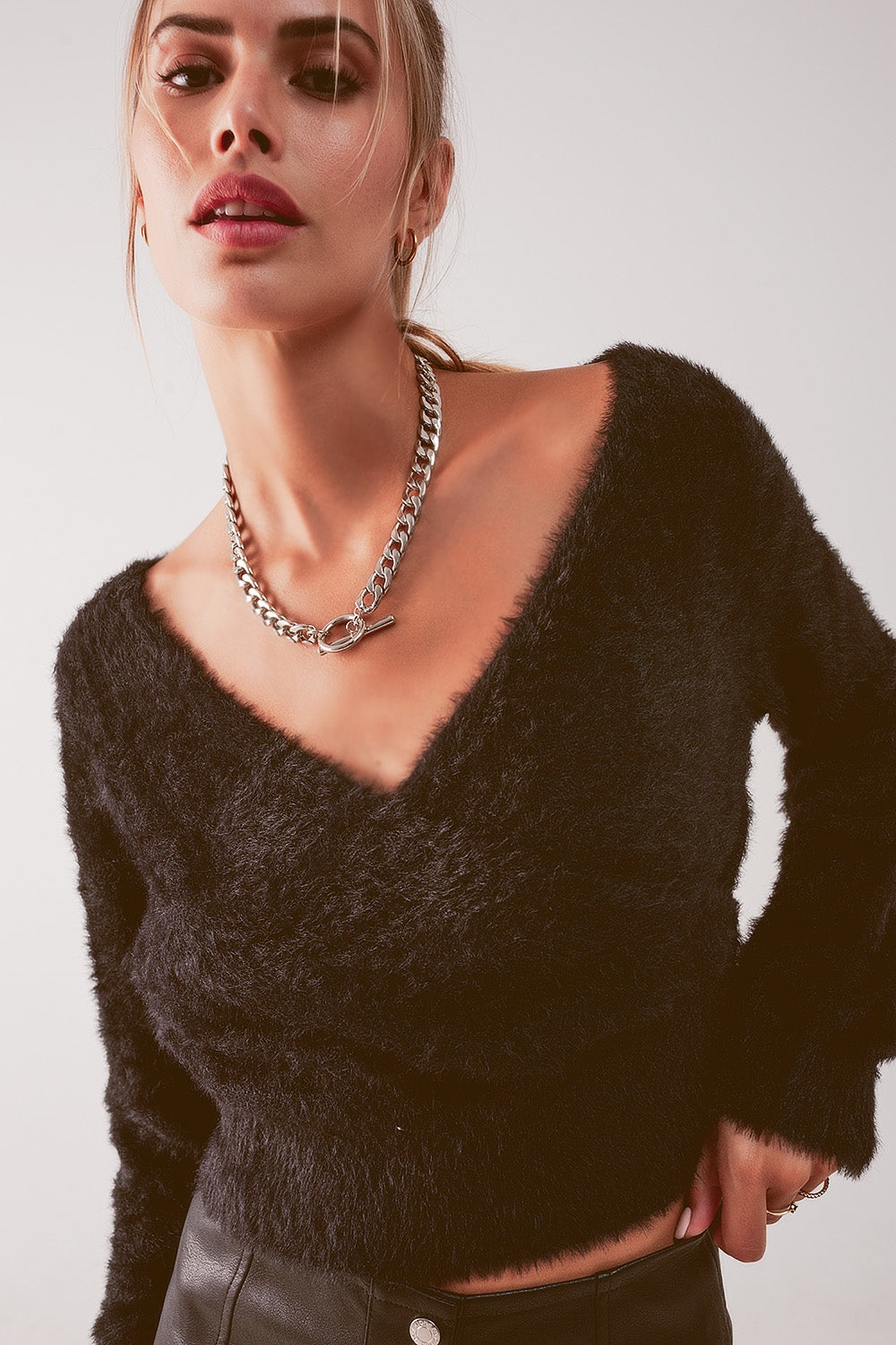 Fluffy v neck knit jumper in black - Jumpers