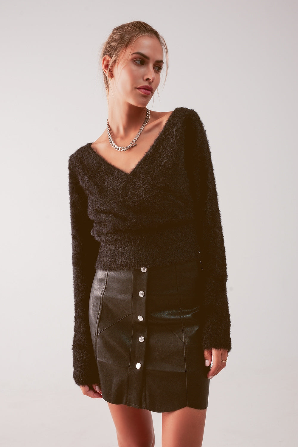 Fluffy v neck knit jumper in black - Jumpers