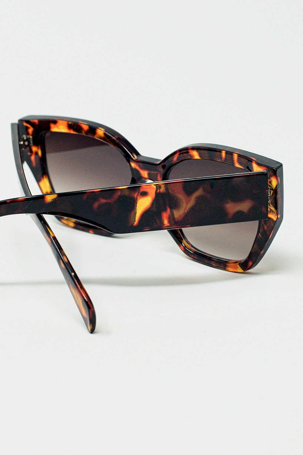 geometric polarized sunglasses with gradient dark lenses and tortoise shell - Sunglasses
