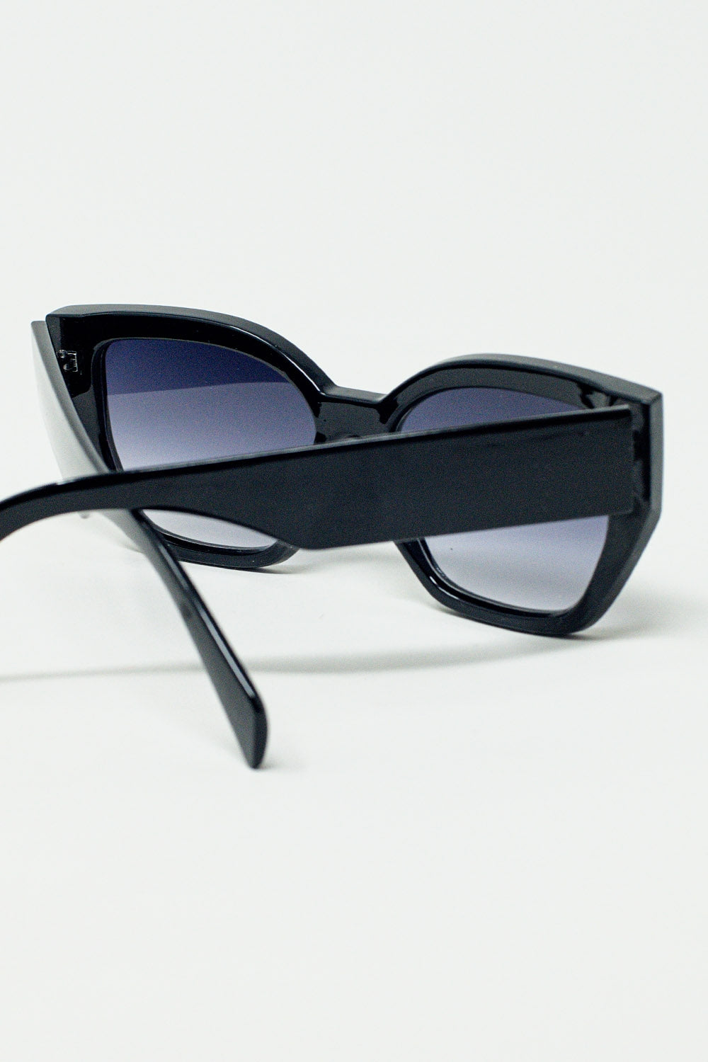 geometric thick black sunglasses with gradient lens - Sunglasses