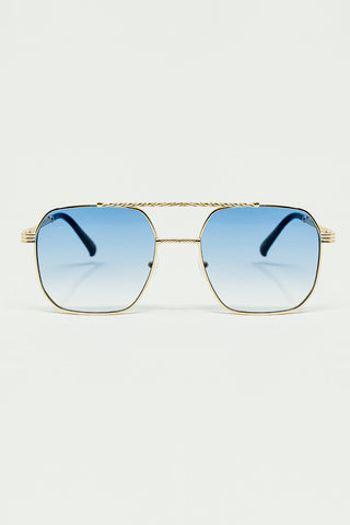 lunettes de soleil à monture carrée dorée en bleu clair ombré