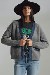 Gilet gris avec détails en tissu denim