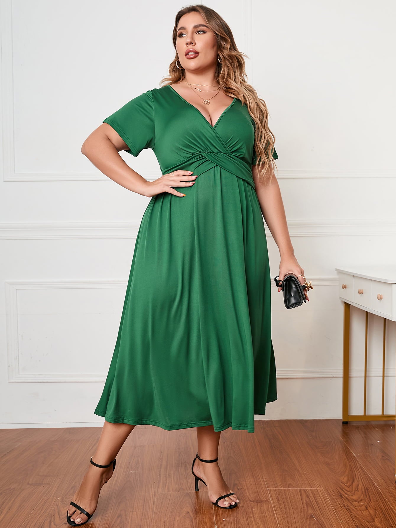 Green Short Sleeve Midi Dress for Curvy Women - Dresses
