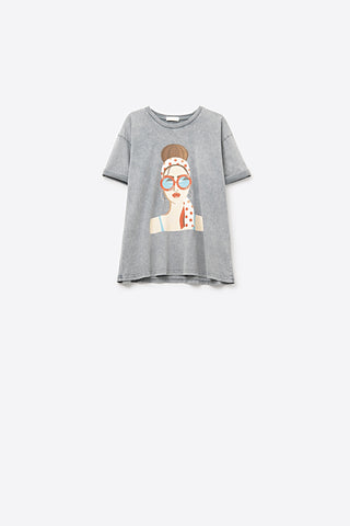 grey T-shirt made in Italy with a vintage girl graphic