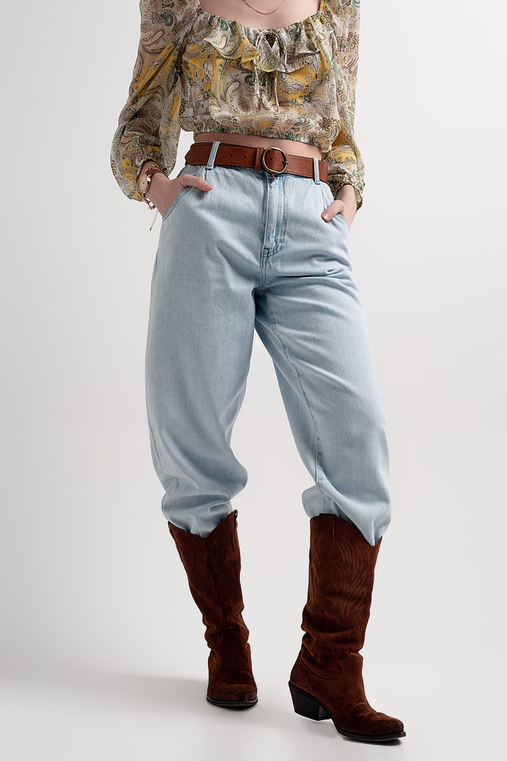 High rise slouchy mom jeans in lightwash - Jeans