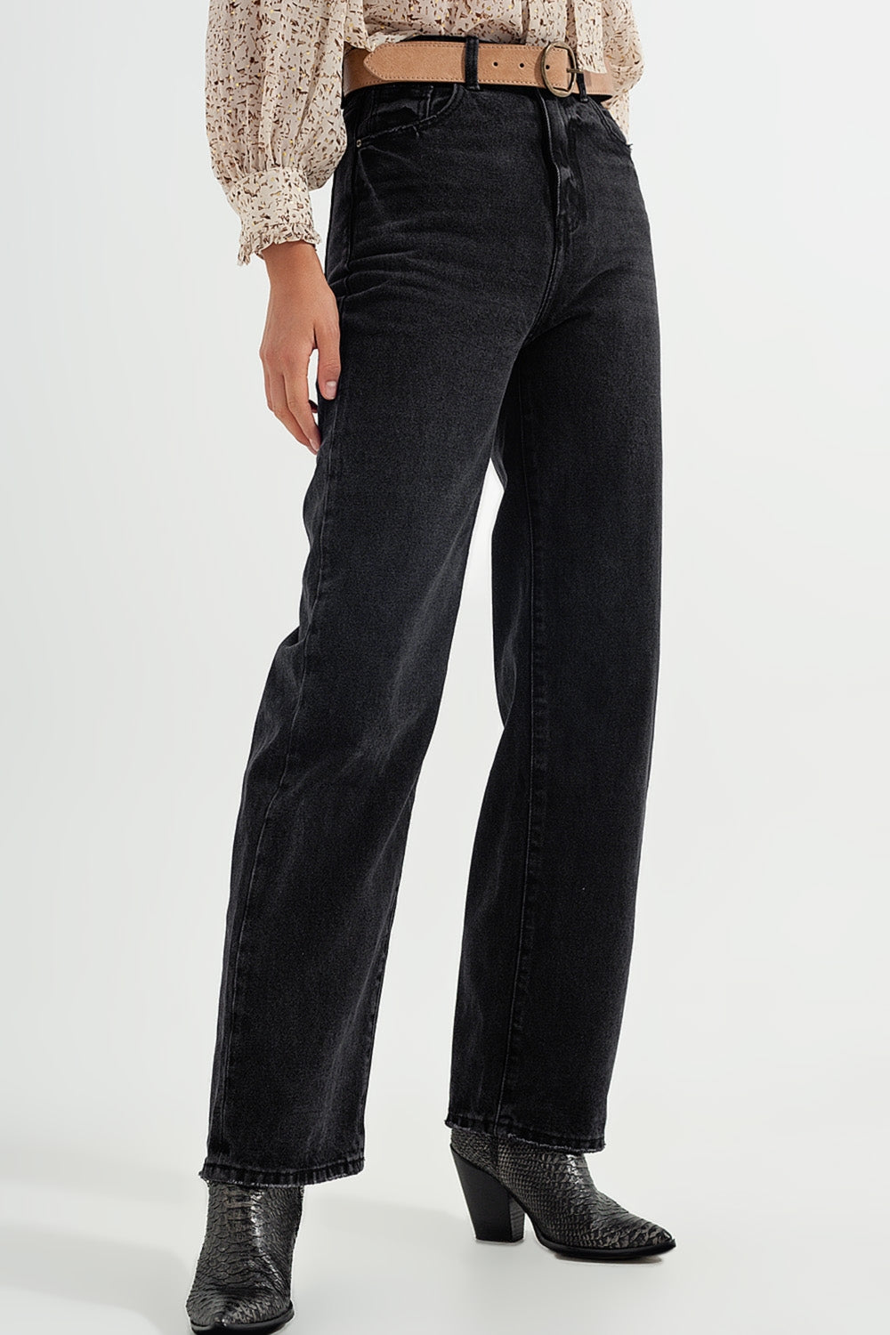 high rise straight jeans in washed black - Jeans