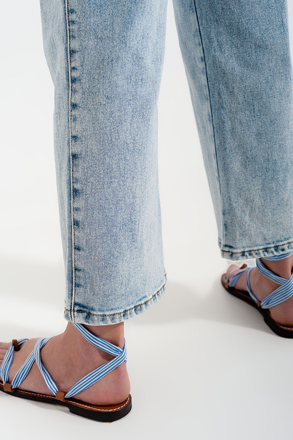 High rise wide leg jeans in bleach wash - Jeans
