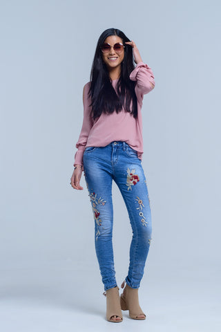 Jeans com bordado floral