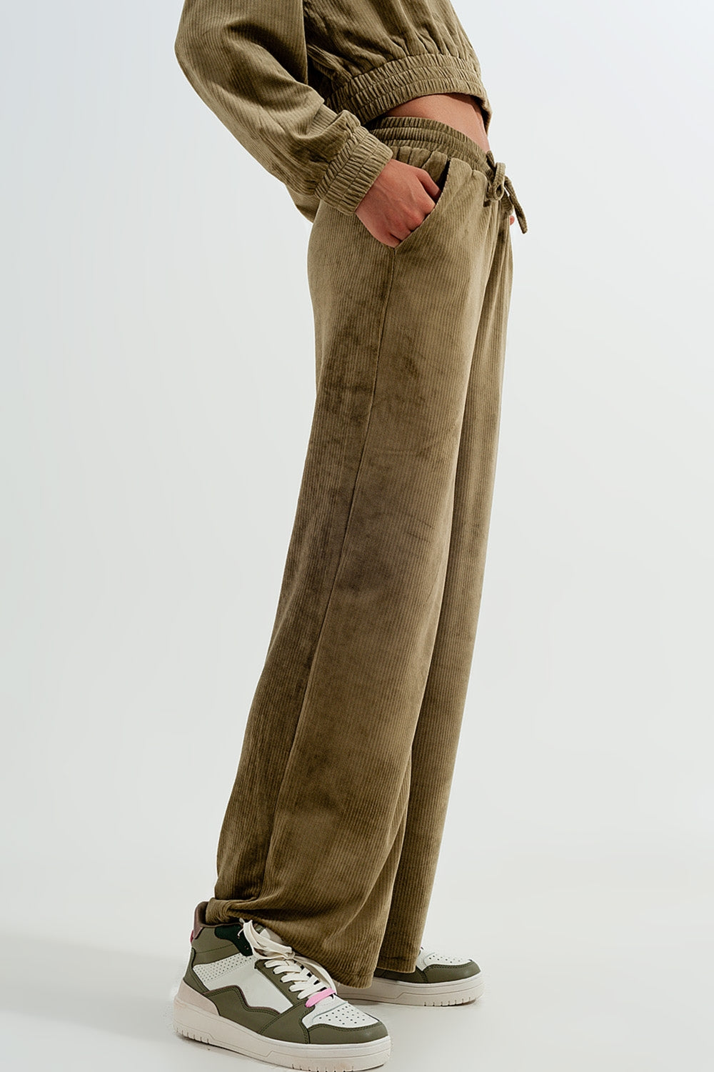 Jogger with drawstring waist in green - Trousers