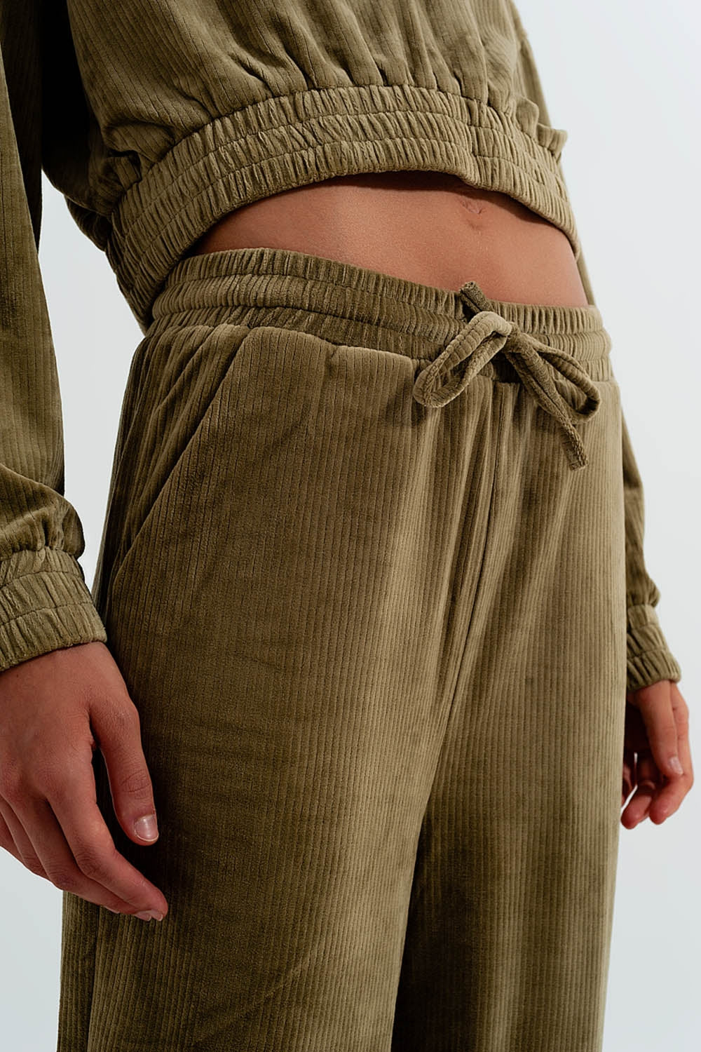 Jogger with drawstring waist in green - Trousers