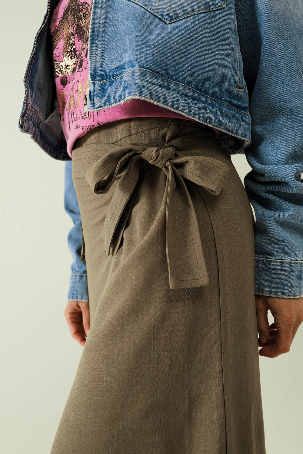 Khaki mid-length skirt with one pocket and a lace detail - Skirts