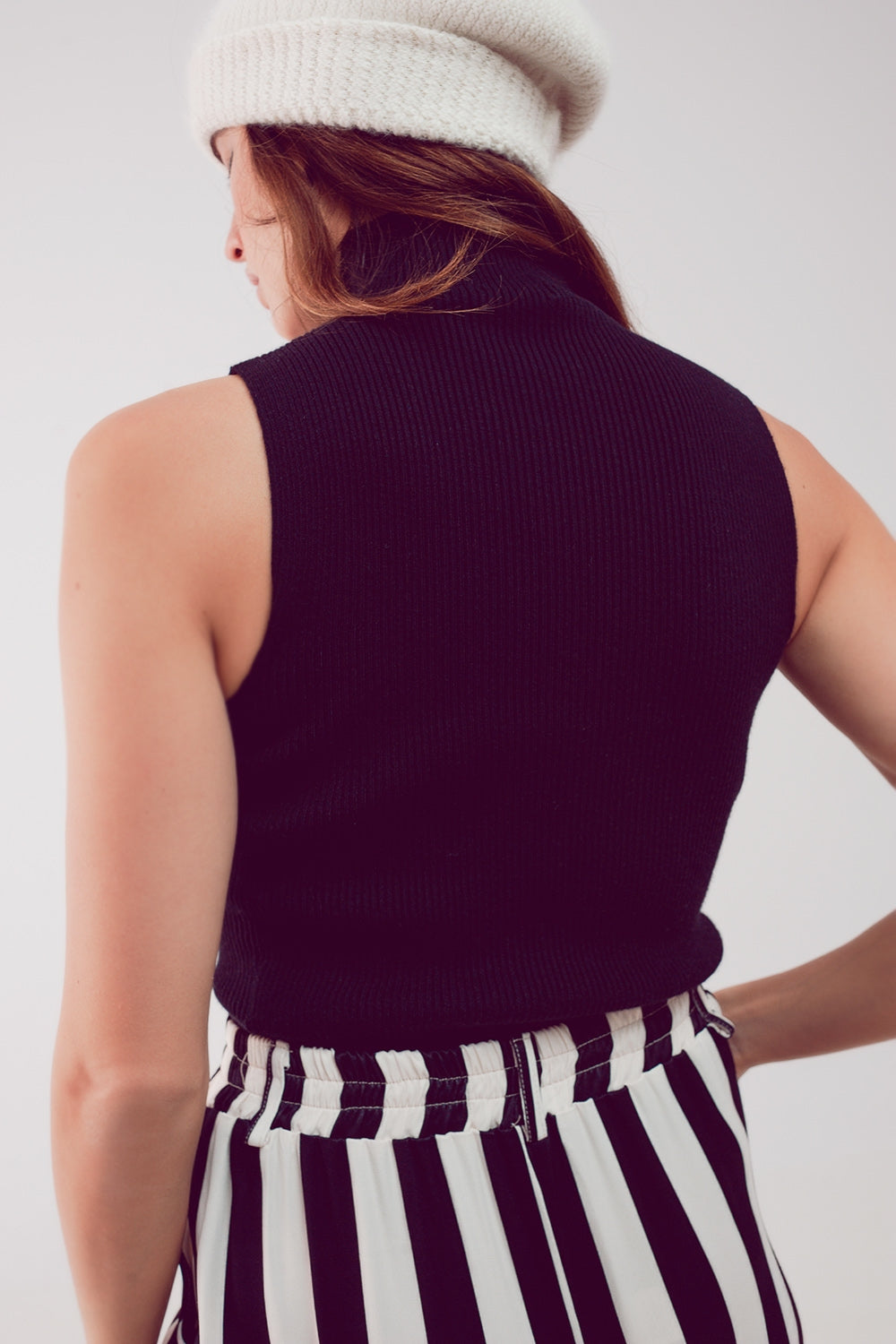 Knitted high neck top in black - Jumpers