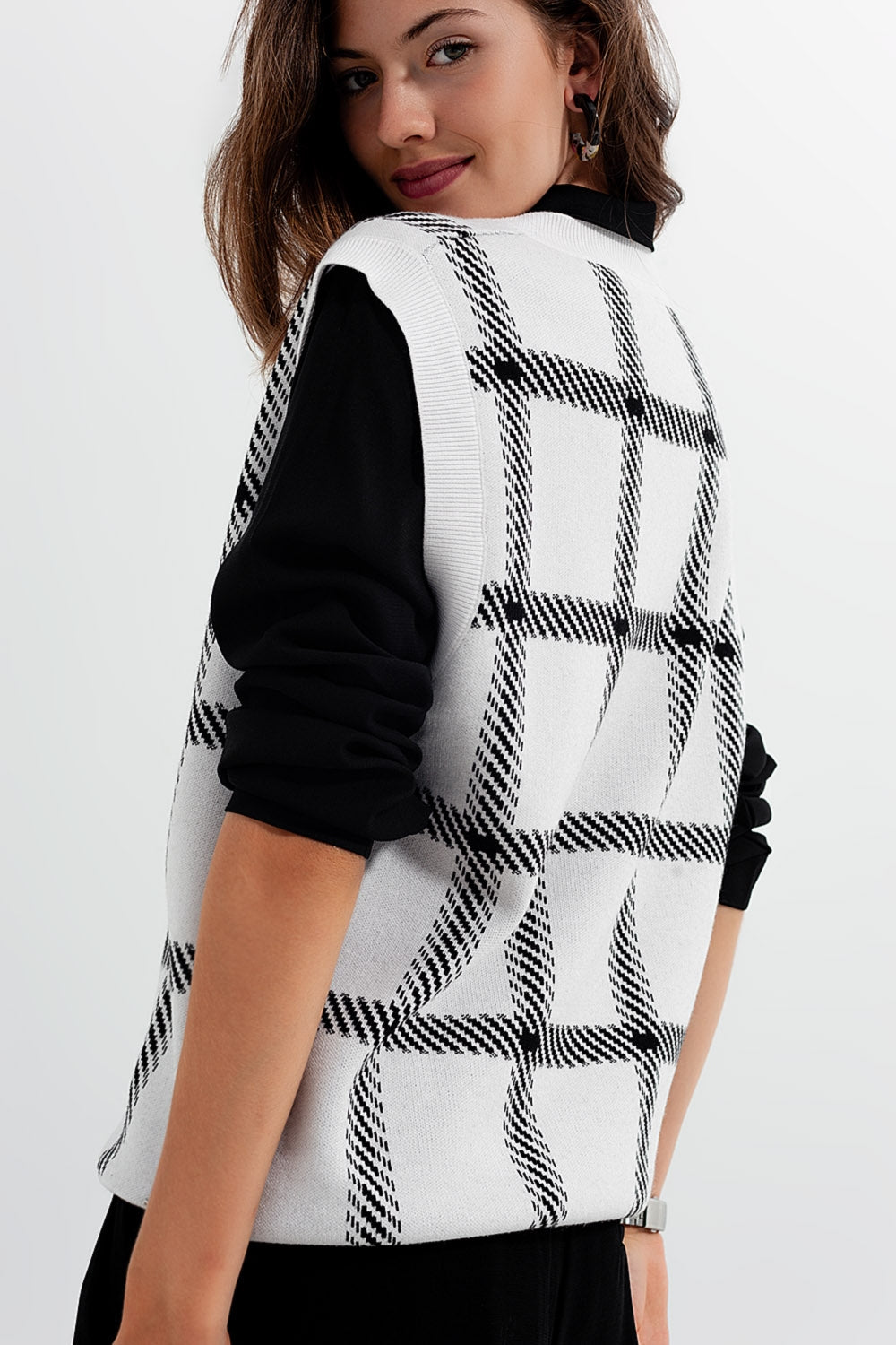 Knitted vest with big crosshatches - Jumpers