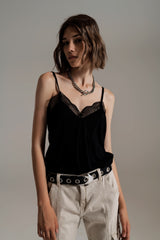 Top cami com detalhe de renda em preto