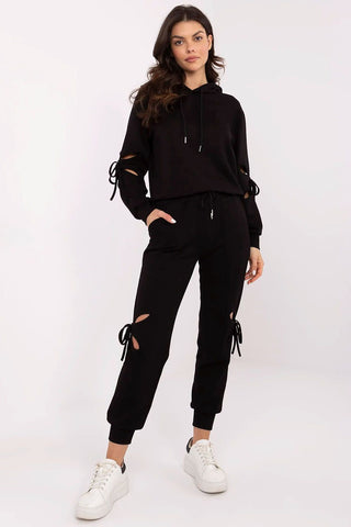 Conjunto de moletom NM para mulher com detalhes recortados