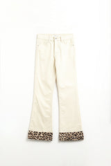 Pantalon évasé en velours côtelé beige clair avec imprimé léopard en bas