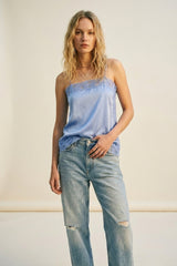Top de cetim azul claro com renda
