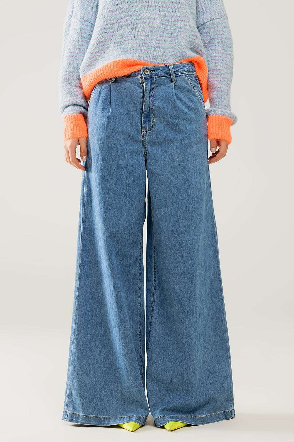 light wash extra wide leg jeans with pleats - Jeans