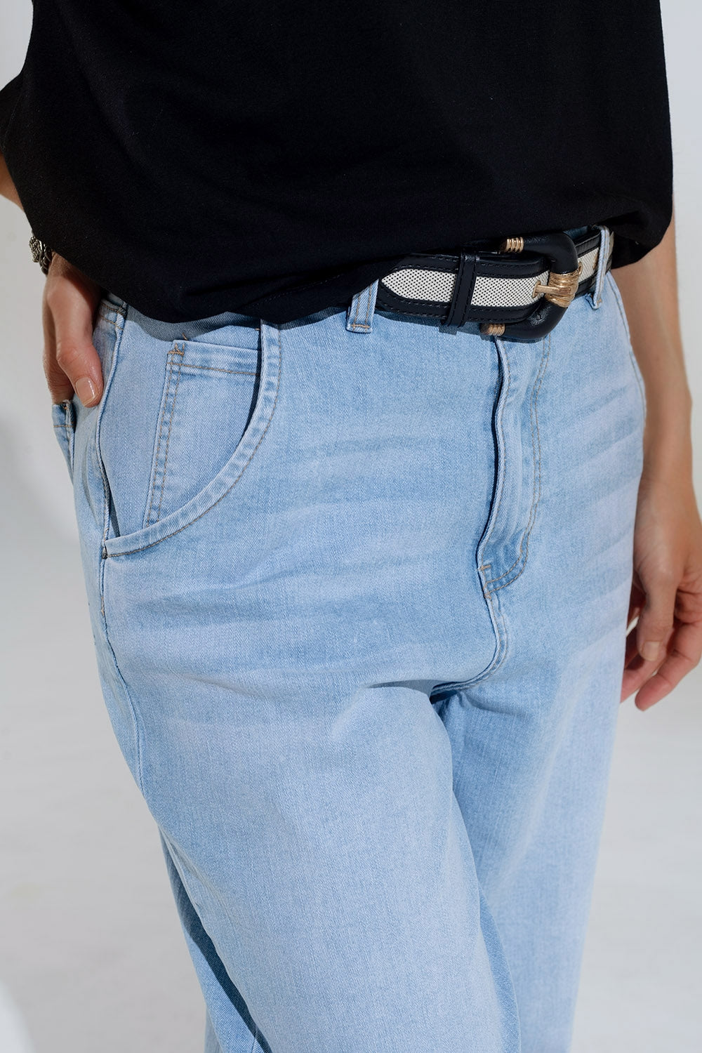 Light Wash Mom Jeans With Side Pockets - Jeans