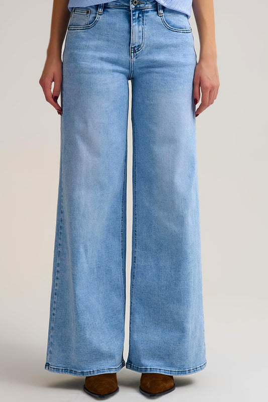 Light Wash Wide-Leg Jeans in Stretch Denim - Jeans